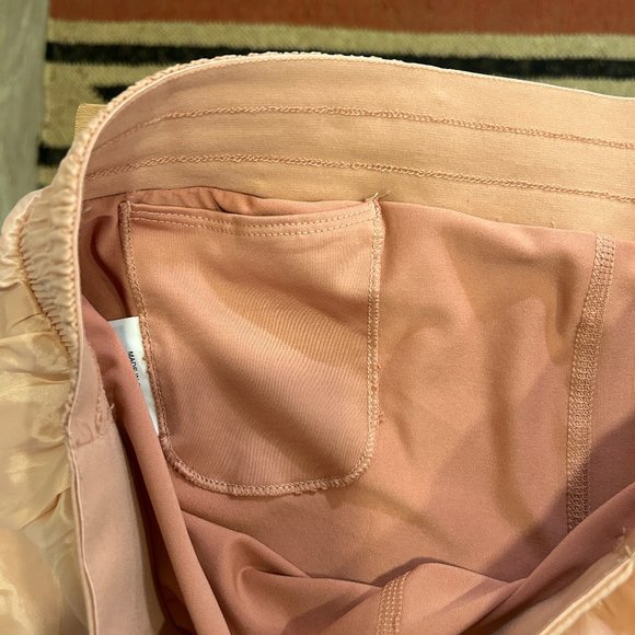 NIKE RUN SHORTS - SZ.M (FITS LIKE A SMALL - BOUGHT IN HONG KONG) - Picture 5 of 6